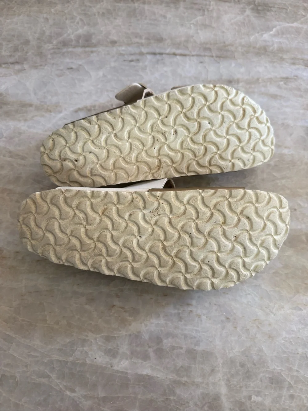 Birkenstock Arizona Split Slide Sandal in Women’s 40 (9-9.5 US) in White/Gold